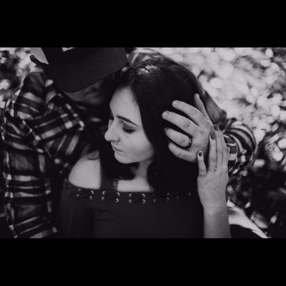 Meet your Posher, Tori - Picture 2 of 3